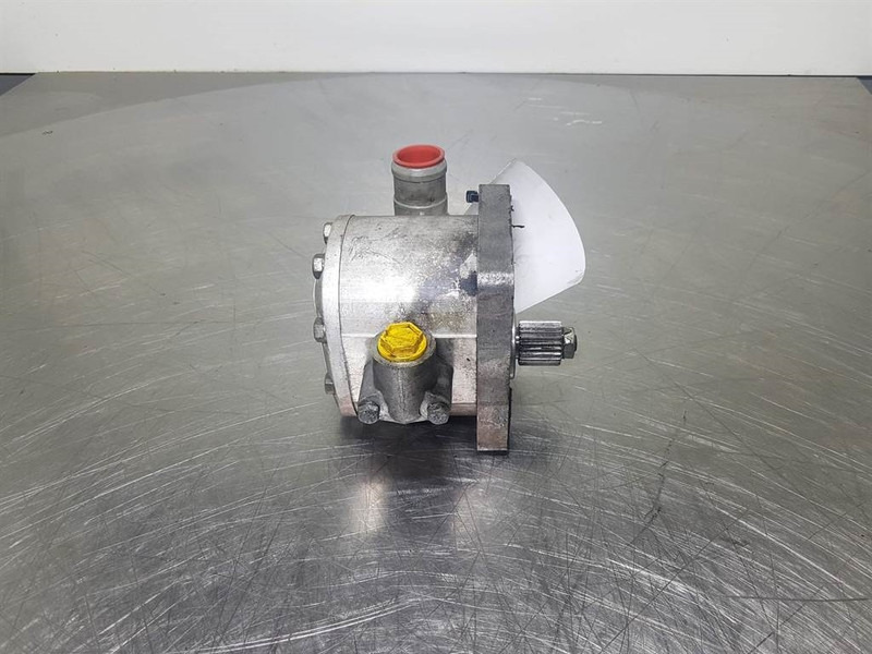 Perkins T4.236-XugpaBnuka C80X-Gearpump/Zahnradpumpe - Hydraulics for Construction machinery: picture 2 Perkins T4.236-XugpaBnuka C80X-Gearpump/Zahnradpumpe - Hydraulics for Construction machinery: picture 2