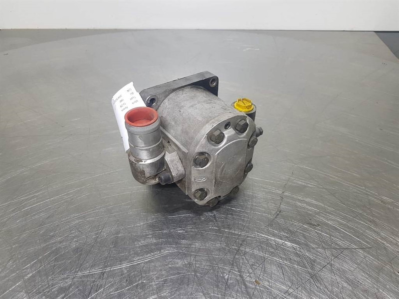 Perkins T4.236-XugpaBnuka C80X-Gearpump/Zahnradpumpe - Hydraulics for Construction machinery: picture 3 Perkins T4.236-XugpaBnuka C80X-Gearpump/Zahnradpumpe - Hydraulics for Construction machinery: picture 3