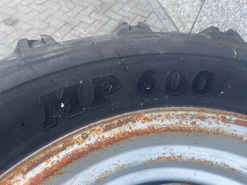 Schaeff SKS661-BKT 405/70-24 (16/70-24)-Tire/Reifen/Band - Wheels and tires for Construction machinery: picture 5 Schaeff SKS661-BKT 405/70-24 (16/70-24)-Tire/Reifen/Band - Wheels and tires for Construction machinery: picture 5