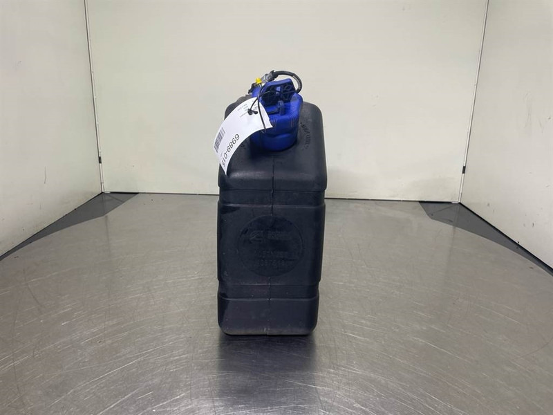 Sennebogen 835E-Cummins 4387616-AdBlue tank - Frame/ Chassis for Construction machinery: picture 3 Sennebogen 835E-Cummins 4387616-AdBlue tank - Frame/ Chassis for Construction machinery: picture 3