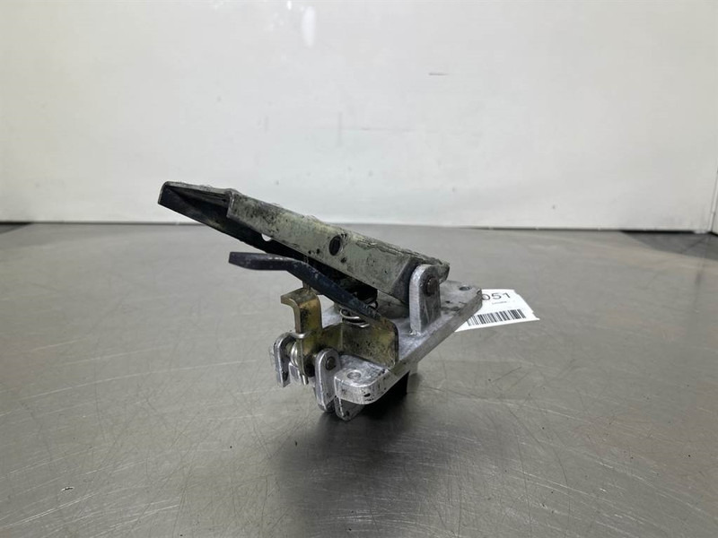 Terex TW150-6041506-Brake pedal/Bremspedal/Rempedaal - Cab and interior for Construction machinery: picture 3 Terex TW150-6041506-Brake pedal/Bremspedal/Rempedaal - Cab and interior for Construction machinery: picture 3