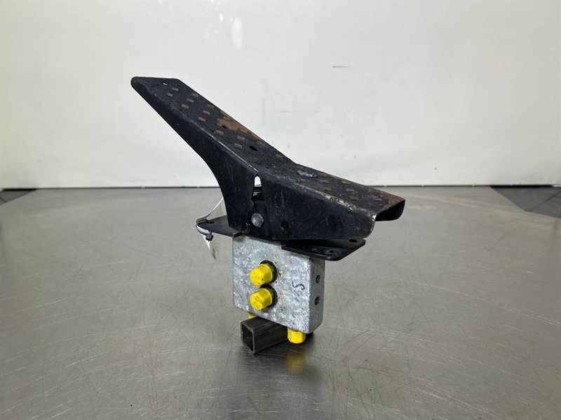 Terex TW150-Atlas 6073926-Pedal/Pedaal - Cab and interior for Construction machinery: picture 1 Terex TW150-Atlas 6073926-Pedal/Pedaal - Cab and interior for Construction machinery: picture 1