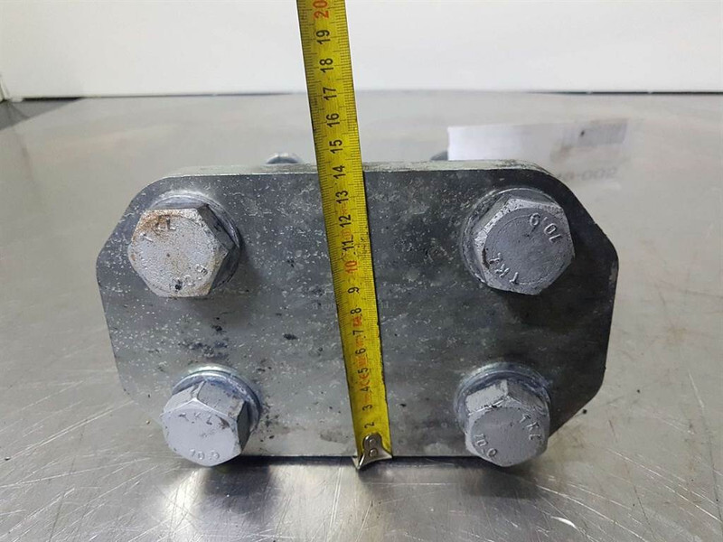 Yanmar V70-6435611004-Axle mounting/Achsbefestigung - Frame/ Chassis for Construction machinery: picture 4 Yanmar V70-6435611004-Axle mounting/Achsbefestigung - Frame/ Chassis for Construction machinery: picture 4