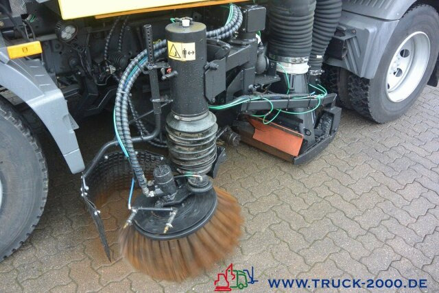 Mercedes-Benz Atego 1524 Faun Viajet 6 RL Besen rechts + links - Road sweeper: picture 2 Mercedes-Benz Atego 1524 Faun Viajet 6 RL Besen rechts + links - Road sweeper: picture 2