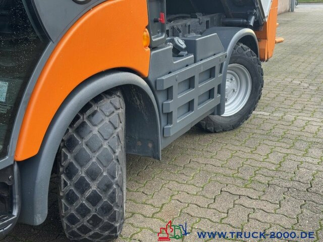 Multicar Tremo X56 Winterdienst Streuer + Besen NUR8568KM - Road sweeper: picture 2 Multicar Tremo X56 Winterdienst Streuer + Besen NUR8568KM - Road sweeper: picture 2