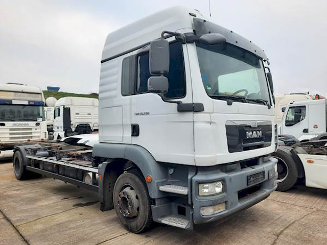 MAN TGM 15.290 4X2 LL - Container transporter/ Swap body truck: picture 2 MAN TGM 15.290 4X2 LL - Container transporter/ Swap body truck: picture 2