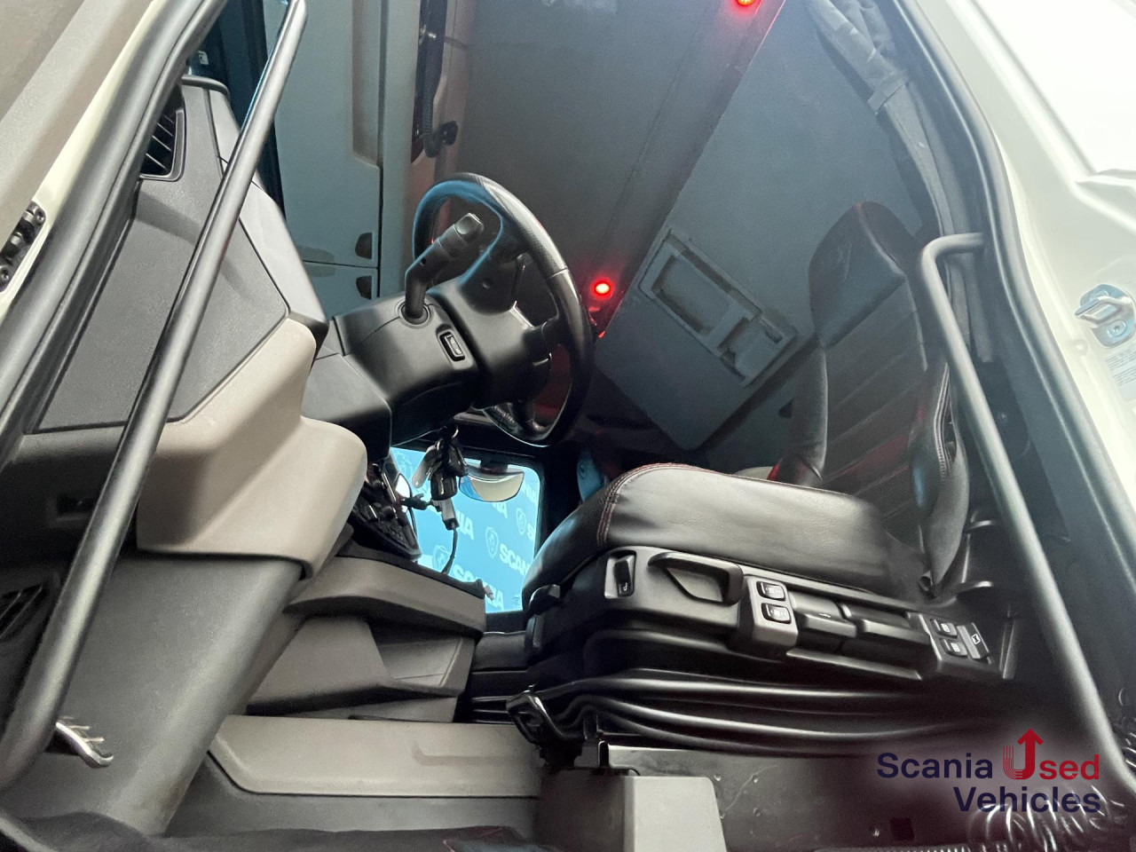 SCANIA R 650 B6x4NB RETARDER V8 WOOD KESLA 2112T CRANE - Logging truck, Crane truck: picture 5 SCANIA R 650 B6x4NB RETARDER V8 WOOD KESLA 2112T CRANE - Logging truck, Crane truck: picture 5