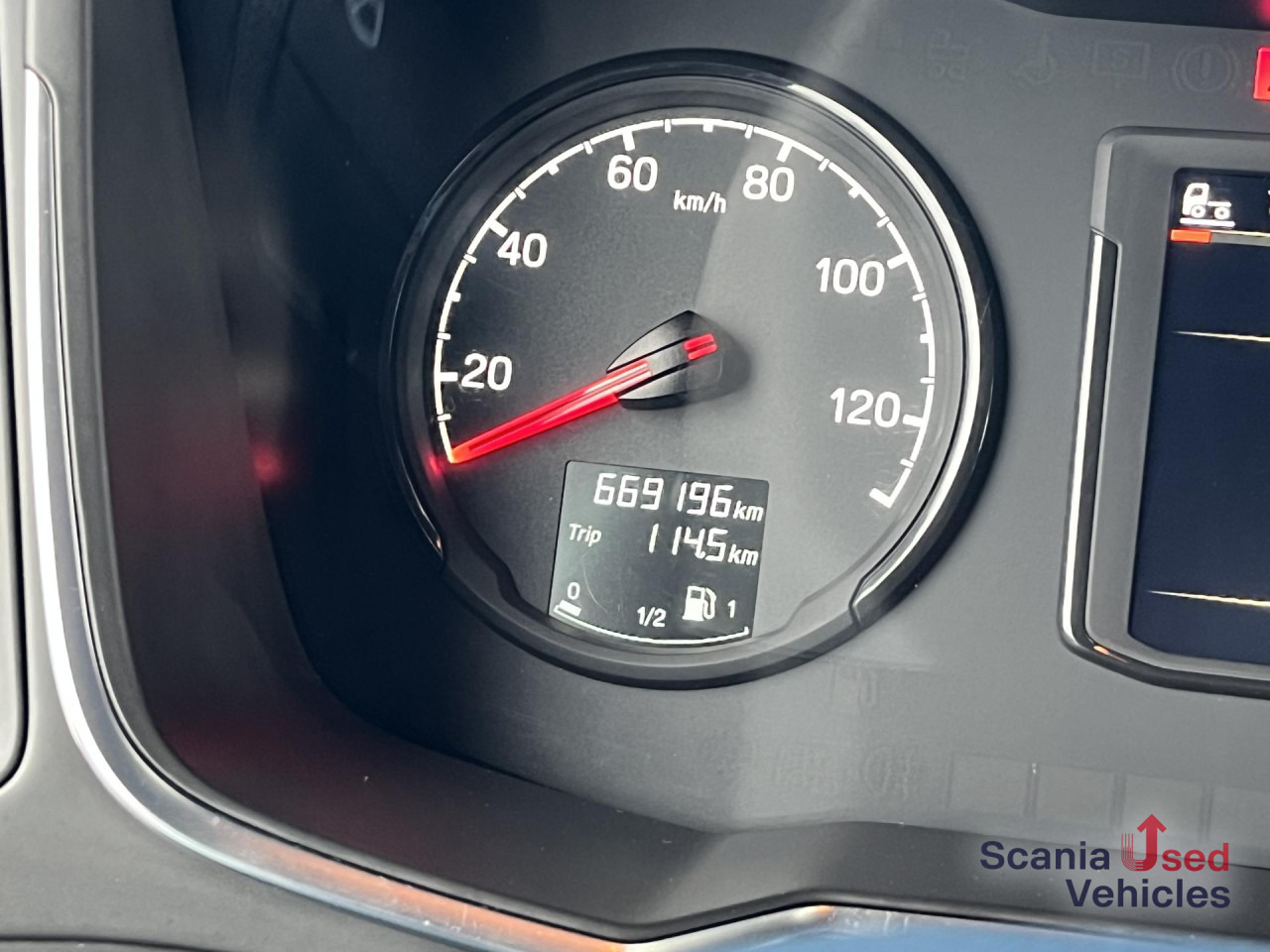 SCANIA R 450 A4x2LB RETARDER DIFF-L P-AIRCO FULL AIR - Tractor unit: picture 5 SCANIA R 450 A4x2LB RETARDER DIFF-L P-AIRCO FULL AIR - Tractor unit: picture 5