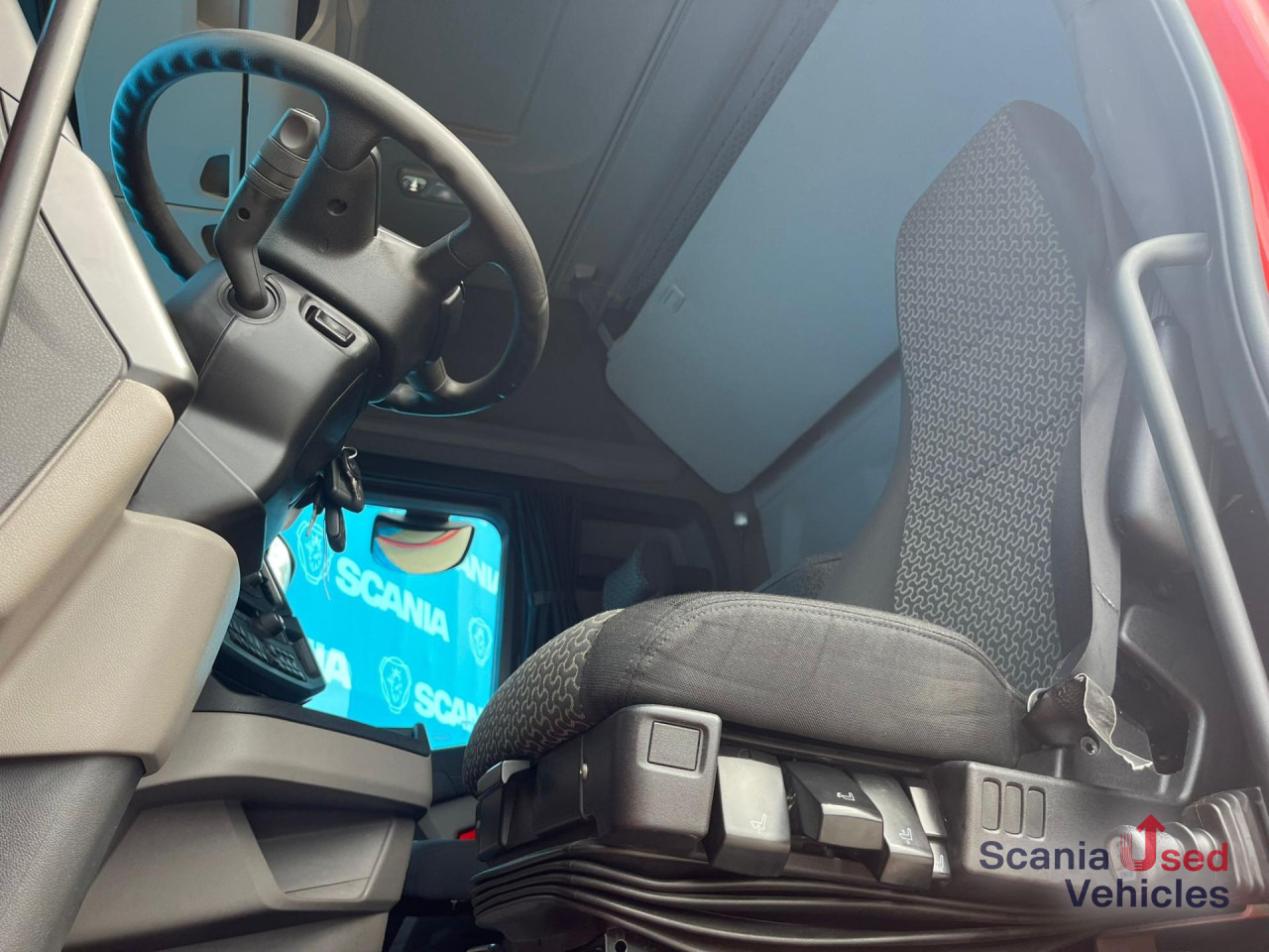 SCANIA R 450 A4x2NA RETARDER 8T DIFF-L HYDRO LOW MILEAGE - Tractor unit: picture 2 SCANIA R 450 A4x2NA RETARDER 8T DIFF-L HYDRO LOW MILEAGE - Tractor unit: picture 2