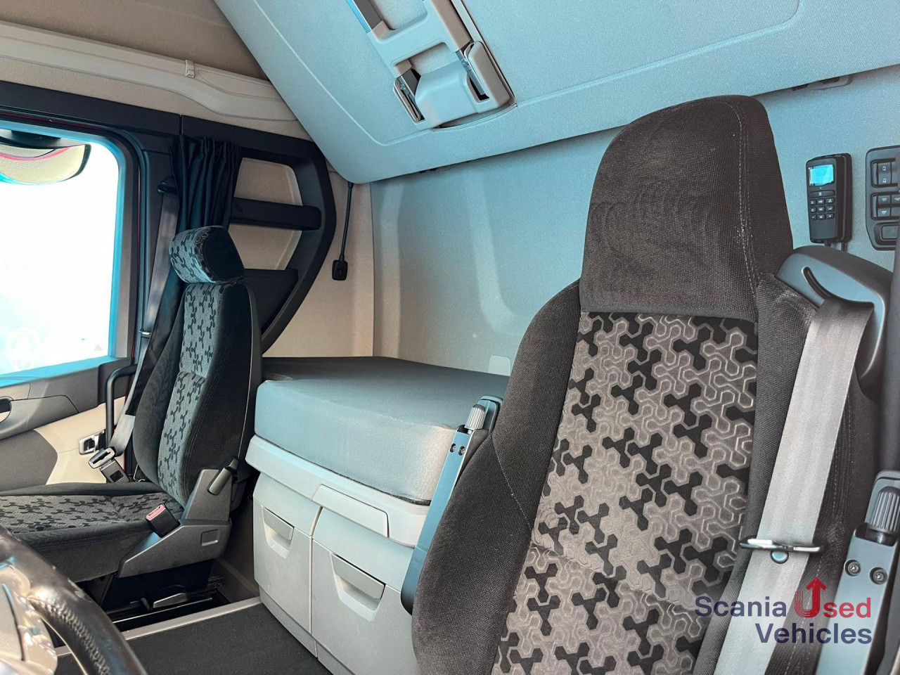 SCANIA R 450 A4x2NA RETARDER LED NAVI PTO - Tractor unit: picture 3 SCANIA R 450 A4x2NA RETARDER LED NAVI PTO - Tractor unit: picture 3