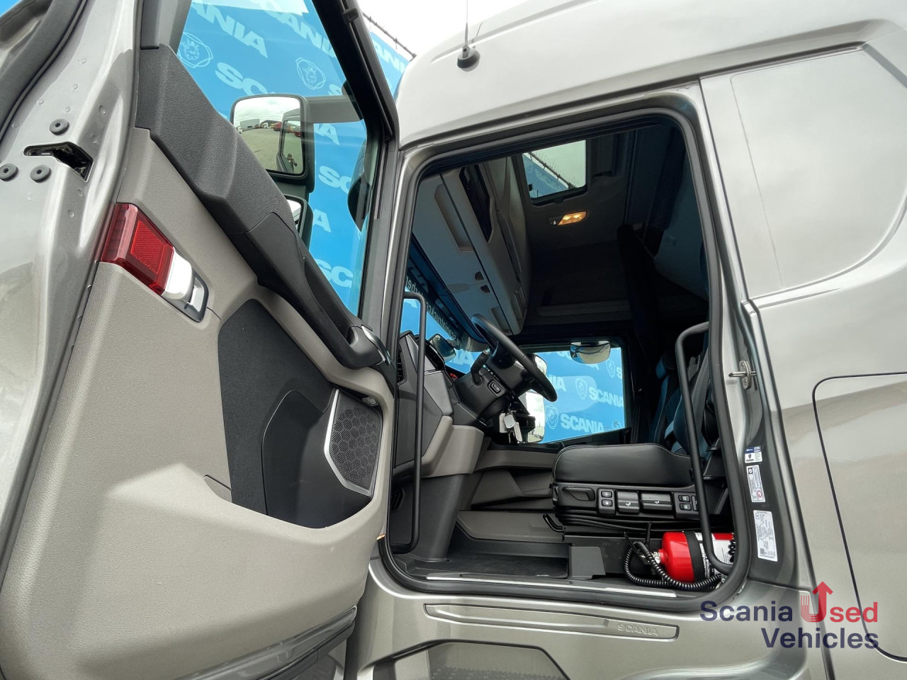 SCANIA R 460 A4x2EB MEGA RETARDER DIFF-L 48DKM SMART2 - Tractor unit: picture 2 SCANIA R 460 A4x2EB MEGA RETARDER DIFF-L 48DKM SMART2 - Tractor unit: picture 2