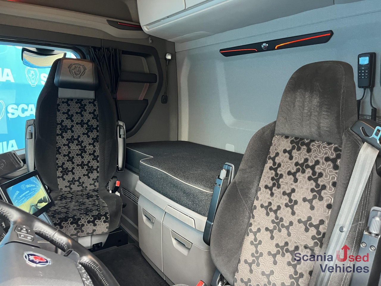 SCANIA S 590 A4x2NB V8 RETARDER DIFF-L FULL AIR 8T P-AIRC - Tractor unit: picture 3 SCANIA S 590 A4x2NB V8 RETARDER DIFF-L FULL AIR 8T P-AIRC - Tractor unit: picture 3