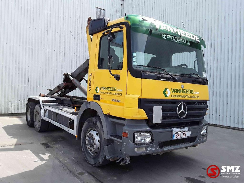 Mercedes-Benz Actros 2636 6x4 lames steel 3x - Container transporter/ Swap body truck: picture 1 Mercedes-Benz Actros 2636 6x4 lames steel 3x - Container transporter/ Swap body truck: picture 1