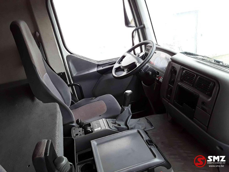 Interior photo 2: Tractor unit Renault Lander 420 5296 km francais