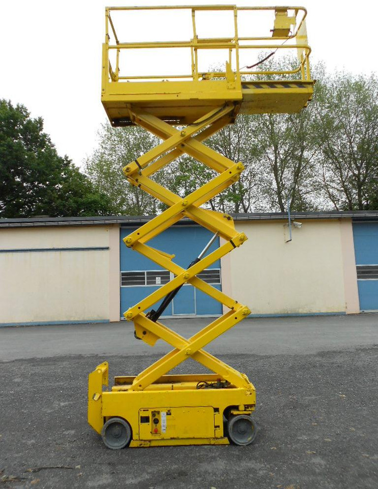 Genie GS 1930, Scherenarbeitsbühne Genie 8 m - Scissor lift: picture 1 Genie GS 1930, Scherenarbeitsbühne Genie 8 m - Scissor lift: picture 1