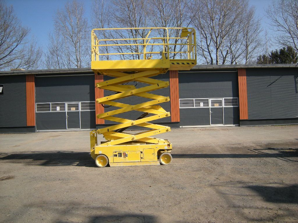 Genie GS 3246, Scherenarbeitsbühne Genie 11,9 m - Truck mounted aerial platform: picture 1 Genie GS 3246, Scherenarbeitsbühne Genie 11,9 m - Truck mounted aerial platform: picture 1