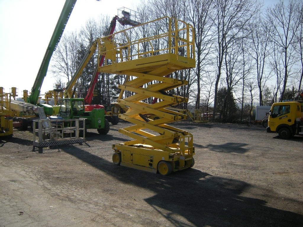 Genie GS 3246, Scherenarbeitsbühne Genie 11,9 m - Truck mounted aerial platform: picture 4 Genie GS 3246, Scherenarbeitsbühne Genie 11,9 m - Truck mounted aerial platform: picture 4