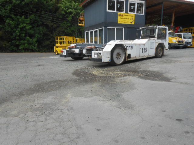 MAN AM110 Flugzeugschlepper - Pushback tractor: picture 2 MAN AM110 Flugzeugschlepper - Pushback tractor: picture 2