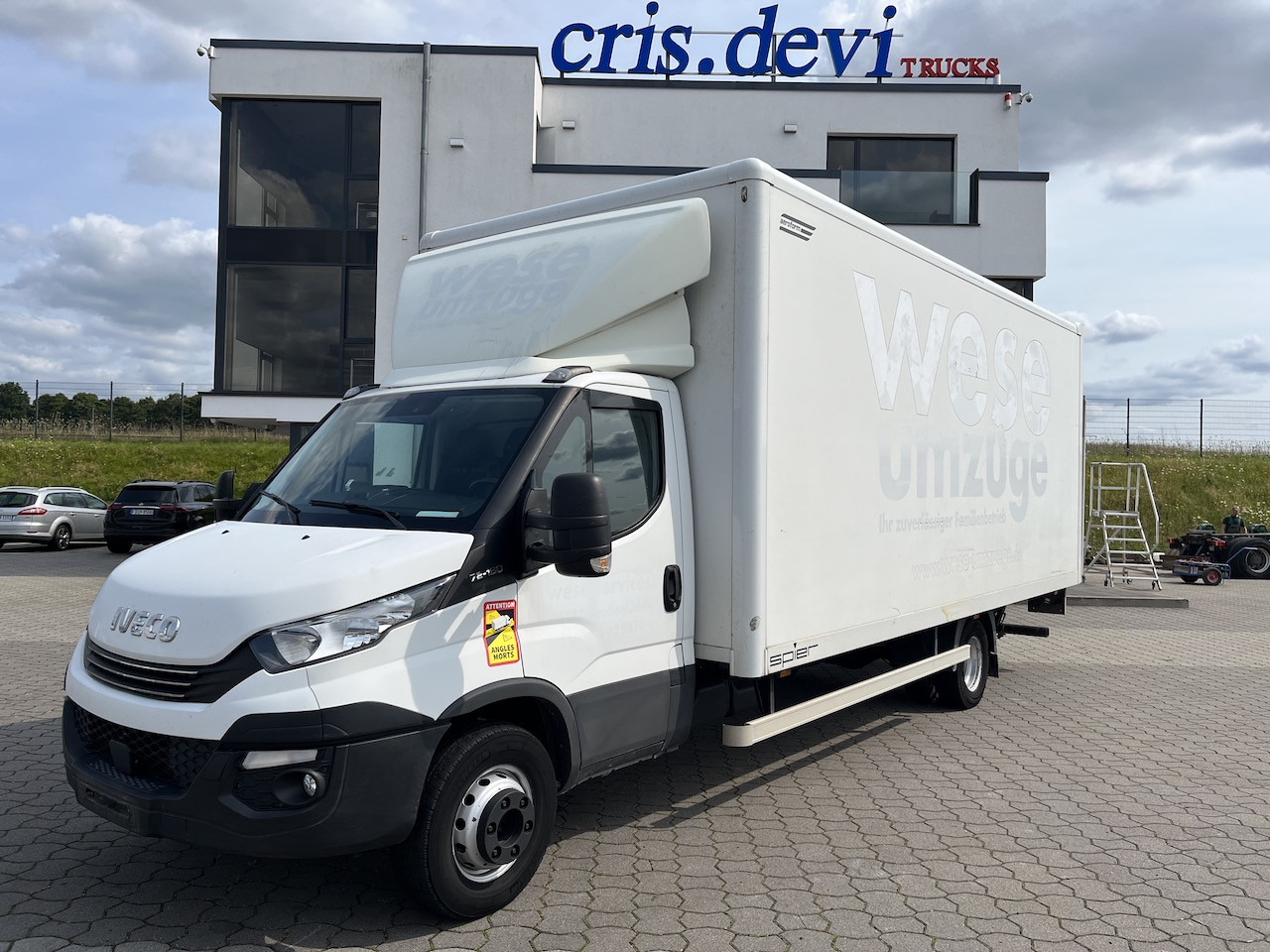 Iveco 70C18 Daily  Koffer mit Ladebordwand - Box van: picture 1 Iveco 70C18 Daily  Koffer mit Ladebordwand - Box van: picture 1