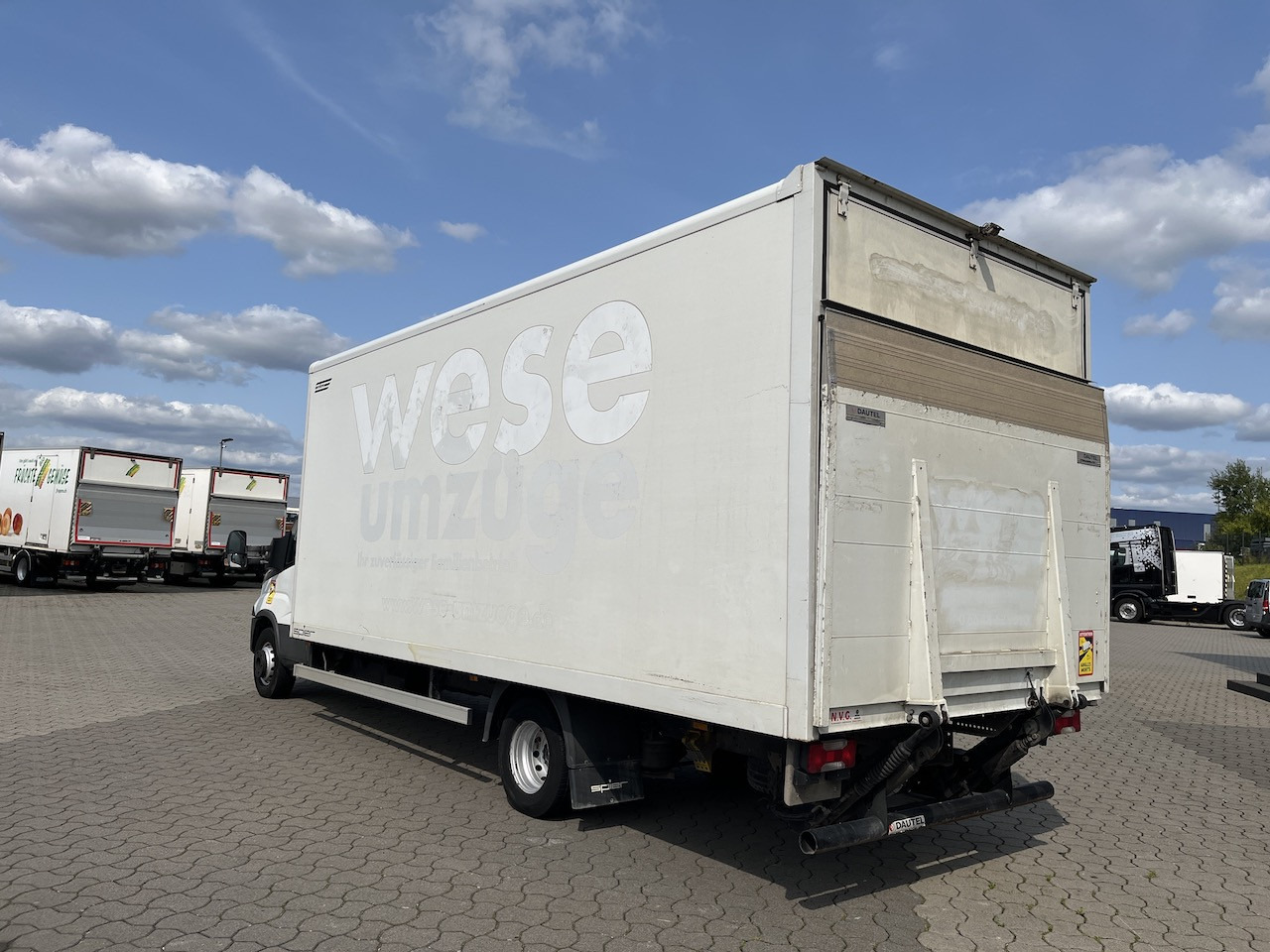 Iveco 70C18 Daily  Koffer mit Ladebordwand - Box van: picture 3 Iveco 70C18 Daily  Koffer mit Ladebordwand - Box van: picture 3