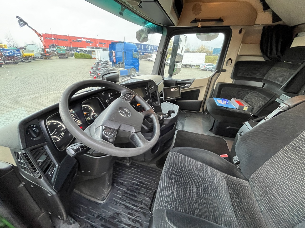 Mercedes-Benz Actros 2745 6x2 Gergen 21 70 Abrollkipper - Hook lift truck: picture 3 Mercedes-Benz Actros 2745 6x2 Gergen 21 70 Abrollkipper - Hook lift truck: picture 3