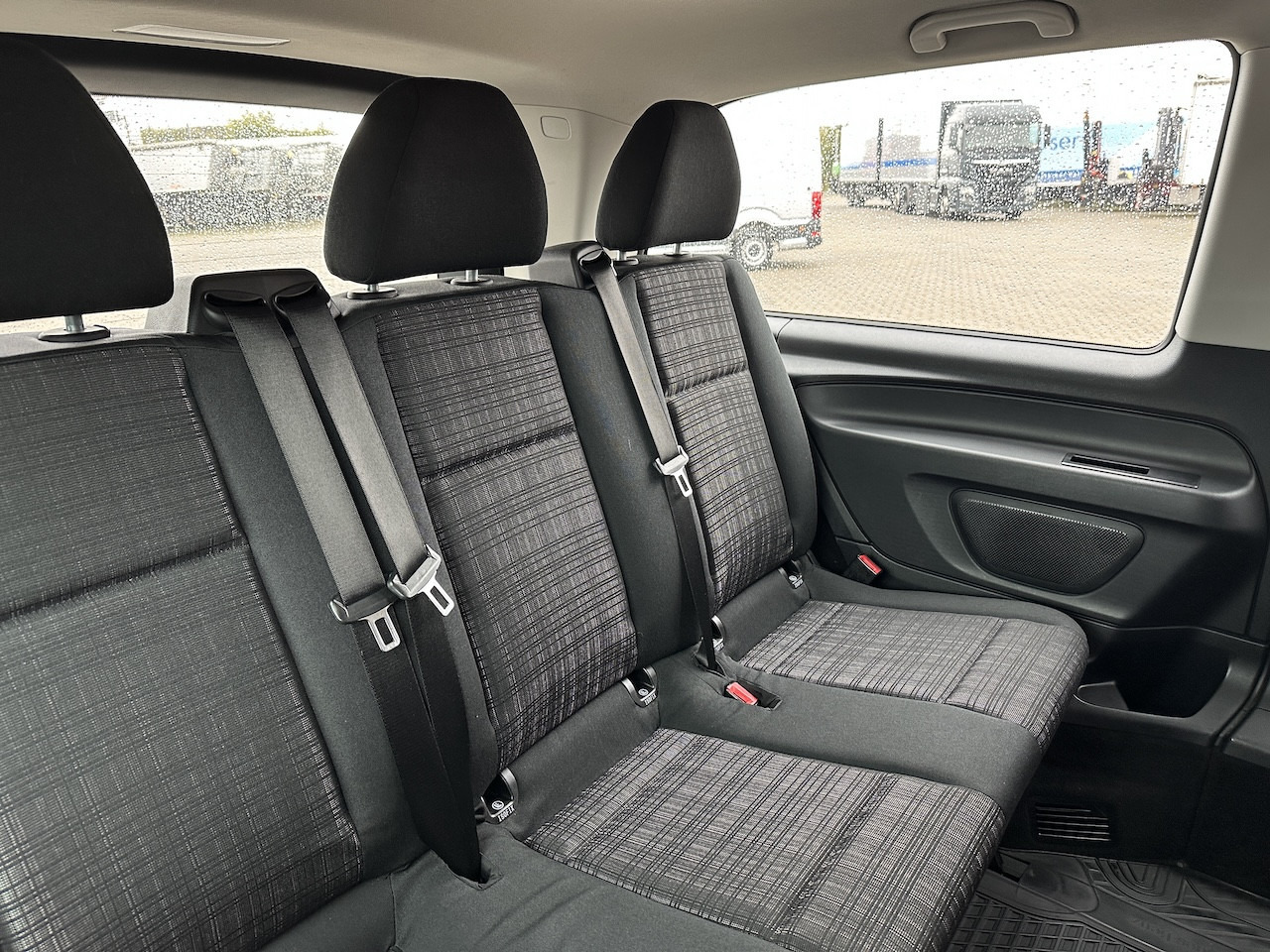 Mercedes-Benz Vito 111 CDI   9 Sitzer   BT   FSE   Klima   Tempomat   Radio - Passenger van: picture 2 Mercedes-Benz Vito 111 CDI   9 Sitzer   BT   FSE   Klima   Tempomat   Radio - Passenger van: picture 2