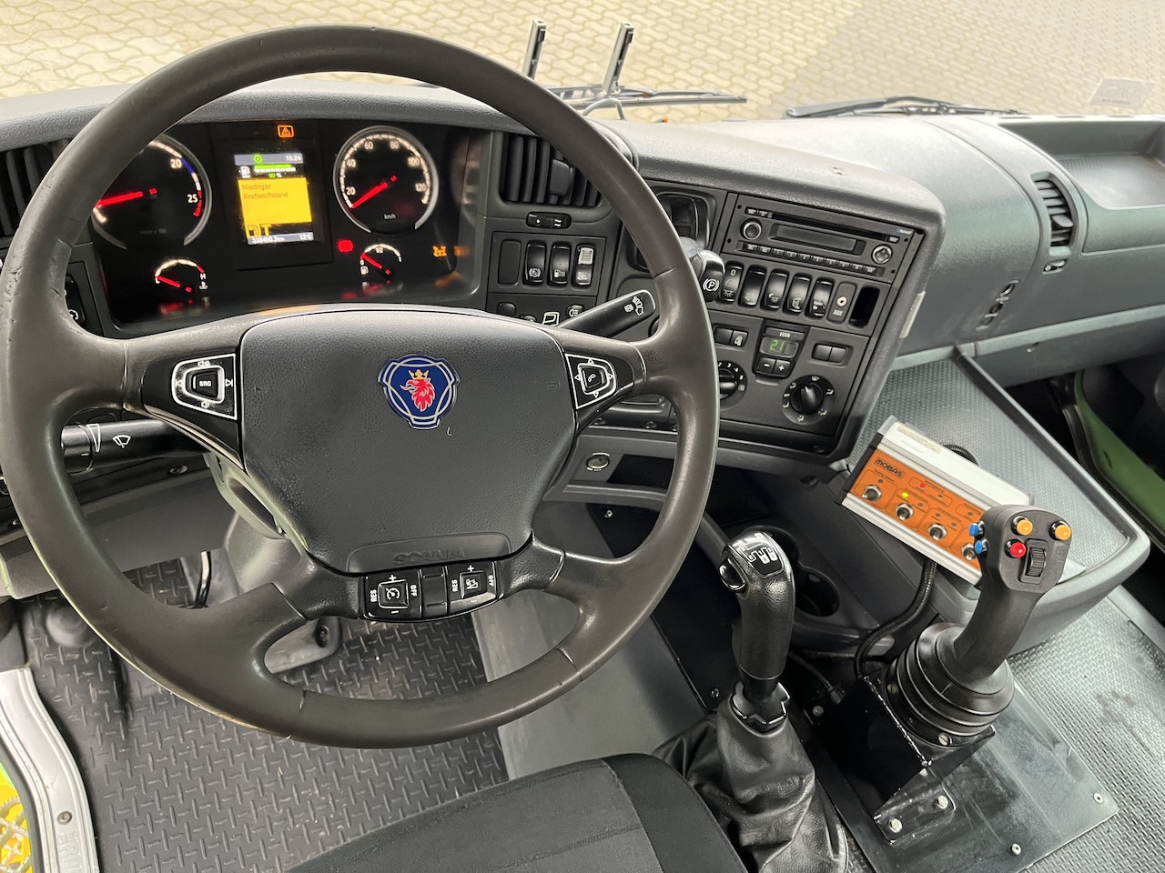 Scania G 450 8x4 Trösch Abrollkipper - Hook lift truck: picture 2 Scania G 450 8x4 Trösch Abrollkipper - Hook lift truck: picture 2