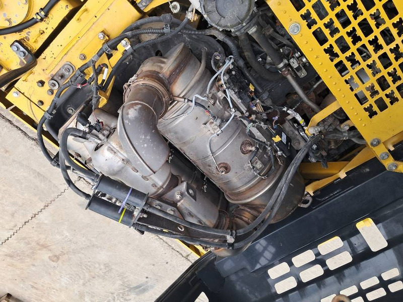 Crawler excavator Komatsu HB365LC-3 Hybrid: picture 8