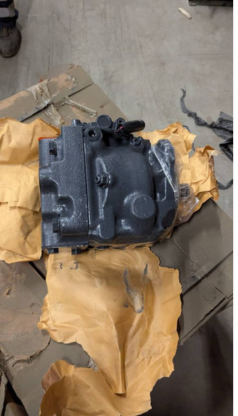 Komatsu WA380-6 or WA430-6 hydraulic pump 708-1W-41570 - Hydraulics for Construction machinery: picture 2 Komatsu WA380-6 or WA430-6 hydraulic pump 708-1W-41570 - Hydraulics for Construction machinery: picture 2