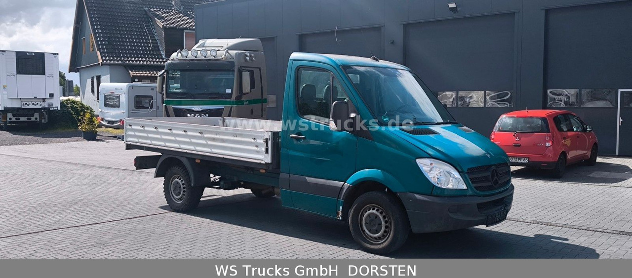 Mercedes-Benz Sprinter II Pritsche215 CDI - Open body delivery van: picture 2 Mercedes-Benz Sprinter II Pritsche215 CDI - Open body delivery van: picture 2