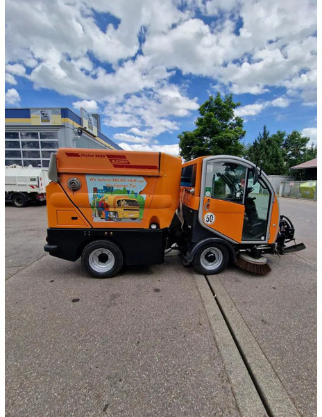 Bucher Kehrmaschine BUCHER-GUYER Kehrmaschine EG 4.500 kg Diesel Topzustand - Industrial sweeper: picture 2 Bucher Kehrmaschine BUCHER-GUYER Kehrmaschine EG 4.500 kg Diesel Topzustand - Industrial sweeper: picture 2