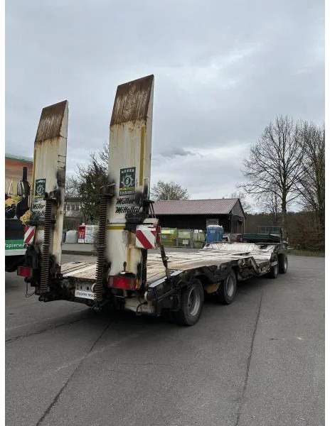 Müller-Mitteltal T4 4-Achs Tieflader Radmulden luftgefedert T4 4-Achs Tieflader Radmulden luftgefedert - Low loader trailer: picture 4 Müller-Mitteltal T4 4-Achs Tieflader Radmulden luftgefedert T4 4-Achs Tieflader Radmulden luftgefedert - Low loader trailer: picture 4