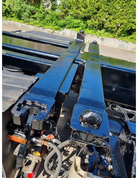 Container transporter/ Swap body semi-trailer Nooteboom CT-53-04 D 4-Achs Containerchassis Combitrailer CT-53-04 D 4-Achs Containerchassis Combitrailer: picture 11 Container transporter/ Swap body semi-trailer Nooteboom CT-53-04 D 4-Achs Containerchassis Combitrailer CT-53-04 D 4-Achs Containerchassis Combitrailer: picture 11