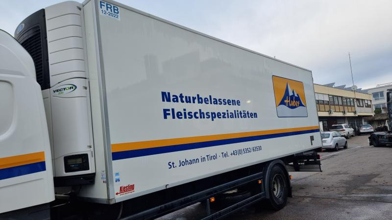 Scania P 360 4X2 Fleisch Rohrbahnen Carrier Vector 1550 - Refrigerator truck: picture 2 Scania P 360 4X2 Fleisch Rohrbahnen Carrier Vector 1550 - Refrigerator truck: picture 2