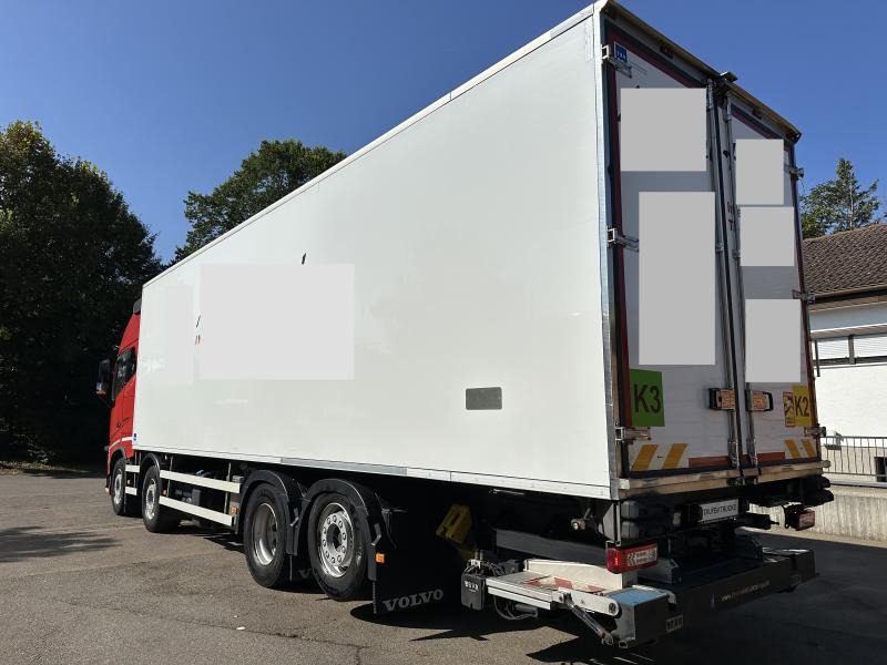 Volvo FH16 550 XL 8x2 Tief Kühlkoffer ThermoKing LBW - Refrigerator truck: picture 3 Volvo FH16 550 XL 8x2 Tief Kühlkoffer ThermoKing LBW - Refrigerator truck: picture 3