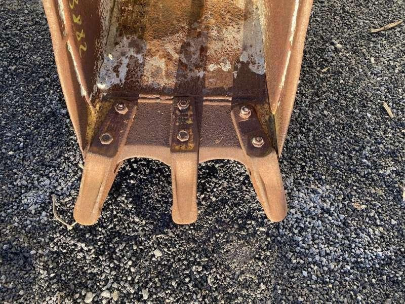 CATERPILLAR 420mm - Excavator bucket: picture 2 CATERPILLAR 420mm - Excavator bucket: picture 2