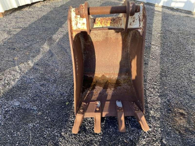 CATERPILLAR 570mm - type tractopelle - Excavator bucket: picture 3 CATERPILLAR 570mm - type tractopelle - Excavator bucket: picture 3