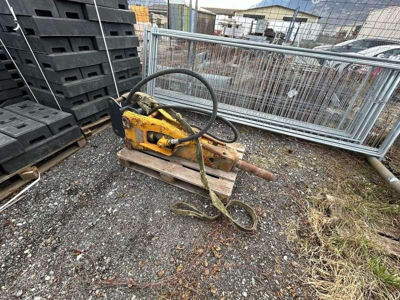 MONTABERT PELLE 8 TONNES / TRACTOPELLE - Hydraulic hammer: picture 3 MONTABERT PELLE 8 TONNES / TRACTOPELLE - Hydraulic hammer: picture 3