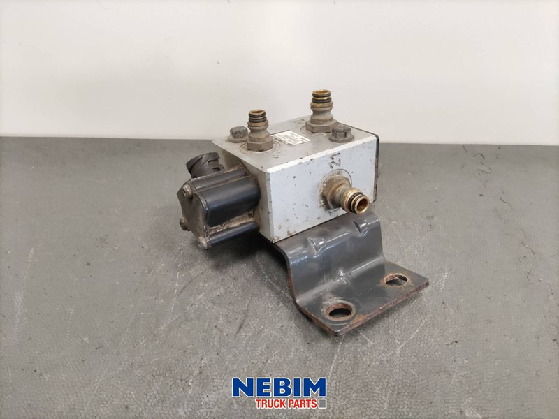 Volvo Volvo - 21083662 - Bedieningsklep - Spare parts for Truck: picture 2 Volvo Volvo - 21083662 - Bedieningsklep - Spare parts for Truck: picture 2