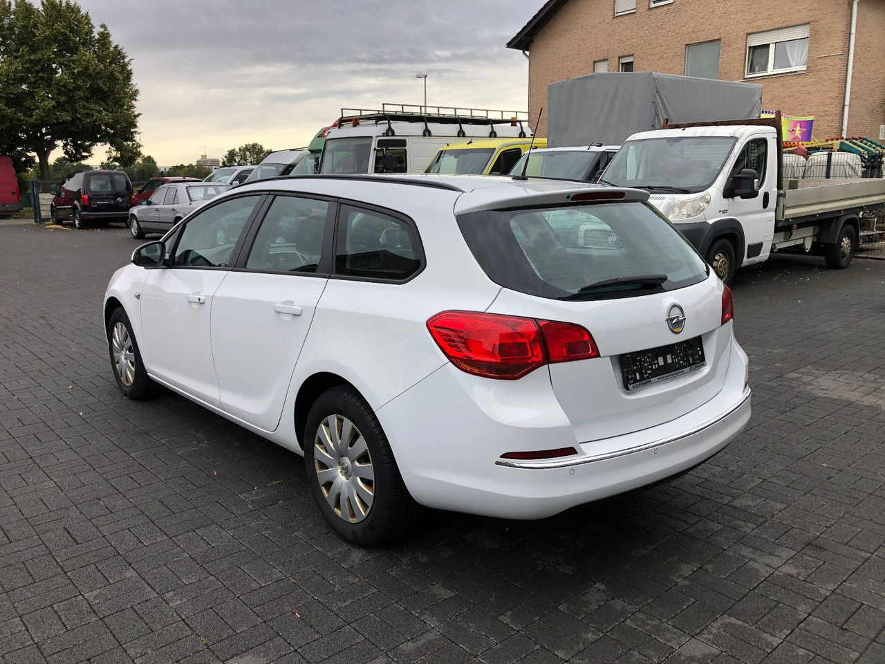 Opel Astra J 1.6 CDTi Sports Tourer Edition - Station wagon: picture 4 Opel Astra J 1.6 CDTi Sports Tourer Edition - Station wagon: picture 4
