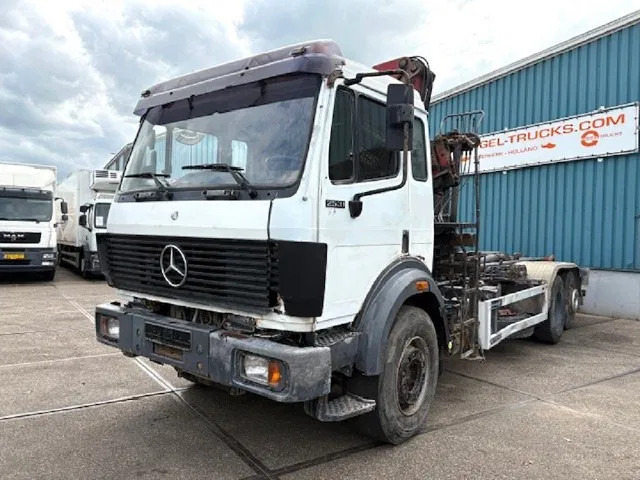 Mercedes-Benz SK 2527 6x2 HOOK-ARM SYSTEM WITH HMF CRANE (V6 ENGINE / ZF MANUAL GEARBOX / REDUCTION AXLE / STEEL SUSPENSION / P.T.O.) - Hook lift truck, Crane truck: picture 1 Mercedes-Benz SK 2527 6x2 HOOK-ARM SYSTEM WITH HMF CRANE (V6 ENGINE / ZF MANUAL GEARBOX / REDUCTION AXLE / STEEL SUSPENSION / P.T.O.) - Hook lift truck, Crane truck: picture 1