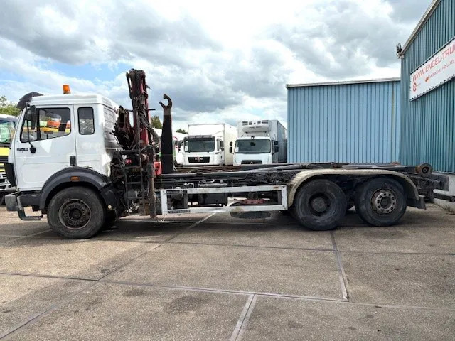 Mercedes-Benz SK 2527 6x2 HOOK-ARM SYSTEM WITH HMF CRANE (V6 ENGINE / ZF MANUAL GEARBOX / REDUCTION AXLE / STEEL SUSPENSION / P.T.O.) - Hook lift truck, Crane truck: picture 5 Mercedes-Benz SK 2527 6x2 HOOK-ARM SYSTEM WITH HMF CRANE (V6 ENGINE / ZF MANUAL GEARBOX / REDUCTION AXLE / STEEL SUSPENSION / P.T.O.) - Hook lift truck, Crane truck: picture 5