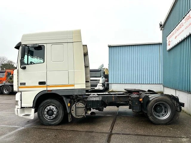 DAF 95.430 XF SPACECAB (EURO 3 / ZF16 MANUAL GEARBOX / ZF-INTARDER / AIRCONDITIONING / 870 LITER DIESELTANK) - Tractor unit: picture 5 DAF 95.430 XF SPACECAB (EURO 3 / ZF16 MANUAL GEARBOX / ZF-INTARDER / AIRCONDITIONING / 870 LITER DIESELTANK) - Tractor unit: picture 5