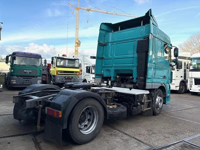 DAF XF 105.460 SPACECAB (EURO 5 / ZF16 MANUAL GEARBOX / P.T.O. / AIRCONDITIONING / FRIDGE UNDER BED / ETC.) - Tractor unit: picture 3 DAF XF 105.460 SPACECAB (EURO 5 / ZF16 MANUAL GEARBOX / P.T.O. / AIRCONDITIONING / FRIDGE UNDER BED / ETC.) - Tractor unit: picture 3