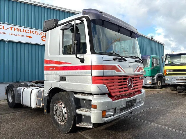 Mercedes-Benz Actros 1843 LS SLEEPERCAB (MP1) (ZF16 MANUAL GEARBOX / REDUCTION AXLE / AIRCONDITIONING / ETC.) - Tractor unit: picture 2 Mercedes-Benz Actros 1843 LS SLEEPERCAB (MP1) (ZF16 MANUAL GEARBOX / REDUCTION AXLE / AIRCONDITIONING / ETC.) - Tractor unit: picture 2