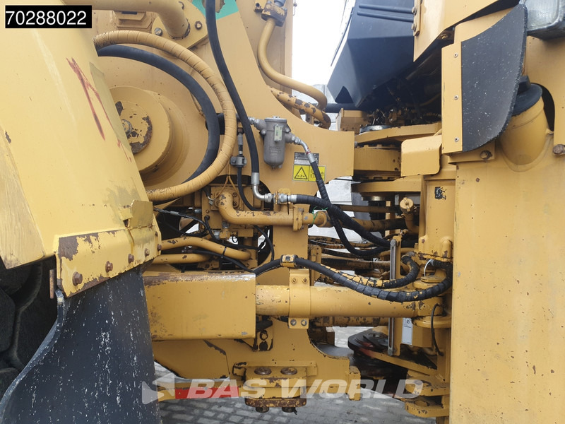Wheel loader Caterpillar 988 H: picture 13
