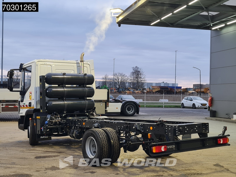 Iveco Eurocargo 120E210 4X2 NEW! 12 tons CNG chassis Automatic Airco Cruise control Euro 6 - Cab chassis truck: picture 3 Iveco Eurocargo 120E210 4X2 NEW! 12 tons CNG chassis Automatic Airco Cruise control Euro 6 - Cab chassis truck: picture 3