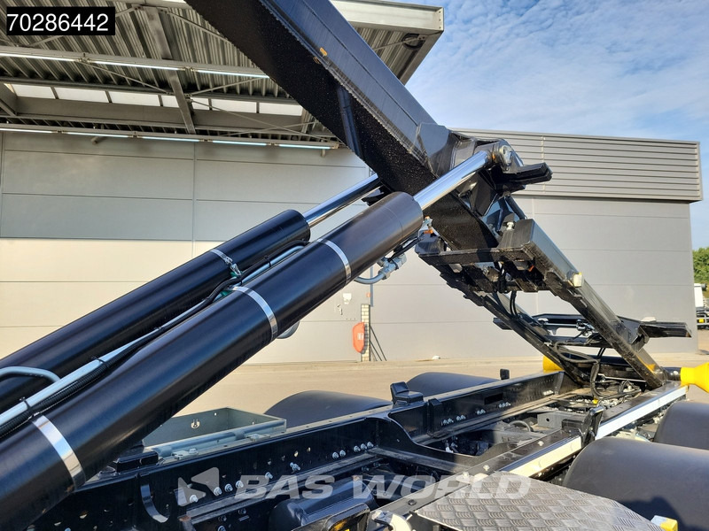 Iveco X-Way 580 6X2 NEW Palfinger PHT20SLD5 Hooklift Lift+steering Axle Automatic Navi ACC LED - Hook lift truck: picture 3 Iveco X-Way 580 6X2 NEW Palfinger PHT20SLD5 Hooklift Lift+steering Axle Automatic Navi ACC LED - Hook lift truck: picture 3