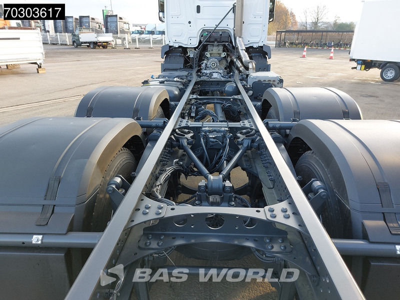 New Cab chassis truck Mercedes-Benz Arocs 3340 6X4 NEW EURO 5 Chassis Steel Suspension Big-Axle Automatic: picture 15