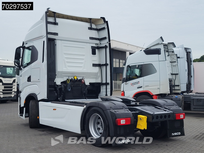 Iveco S-Way 580 4X2 NEW! 2x Tanks Standklima Navi ACC LED Euro 6 - Tractor unit: picture 2 Iveco S-Way 580 4X2 NEW! 2x Tanks Standklima Navi ACC LED Euro 6 - Tractor unit: picture 2